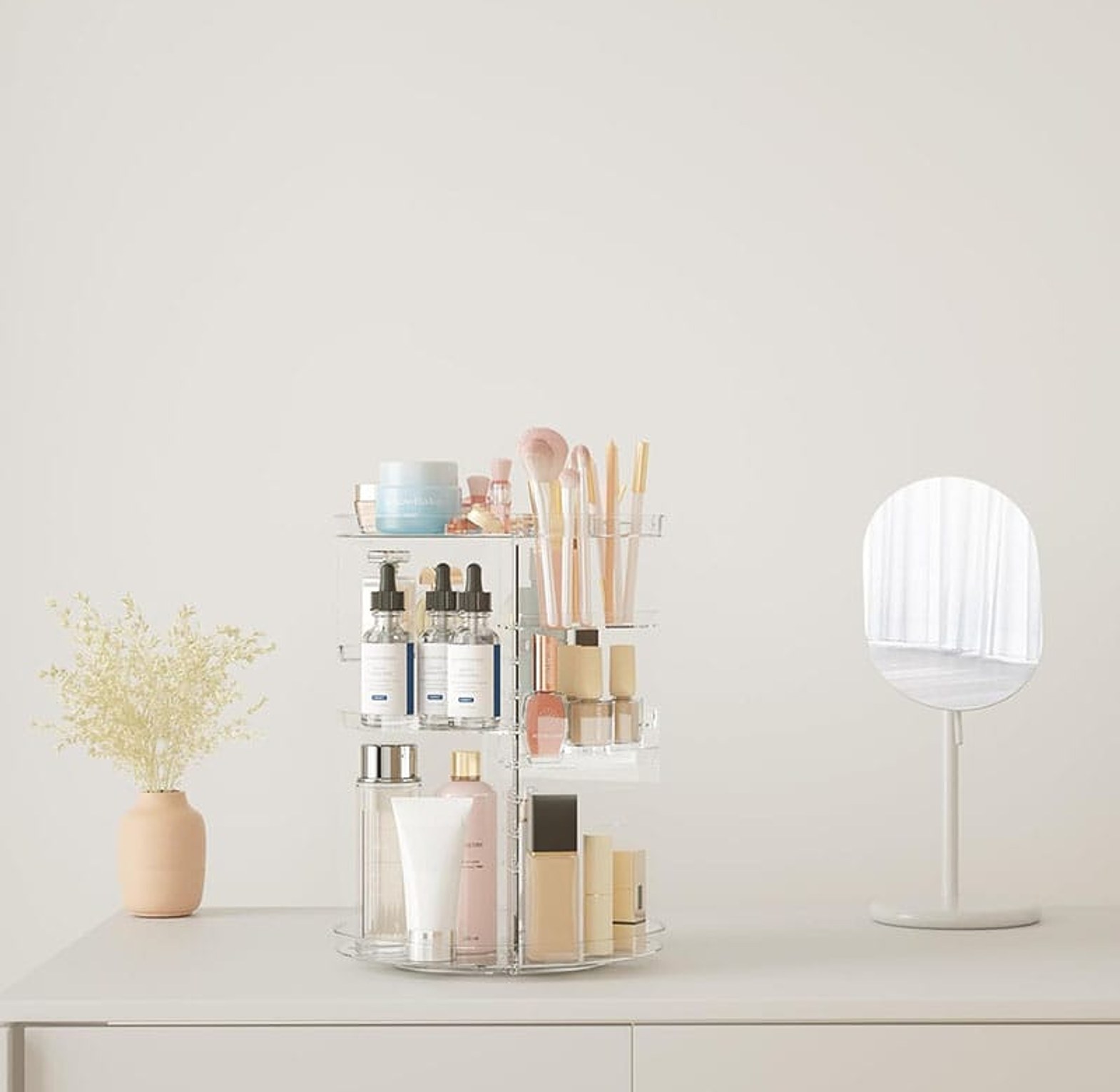 High-end luxury 2025 women’s rotating makeup organizer with brush holder for stylish and organized storage. image