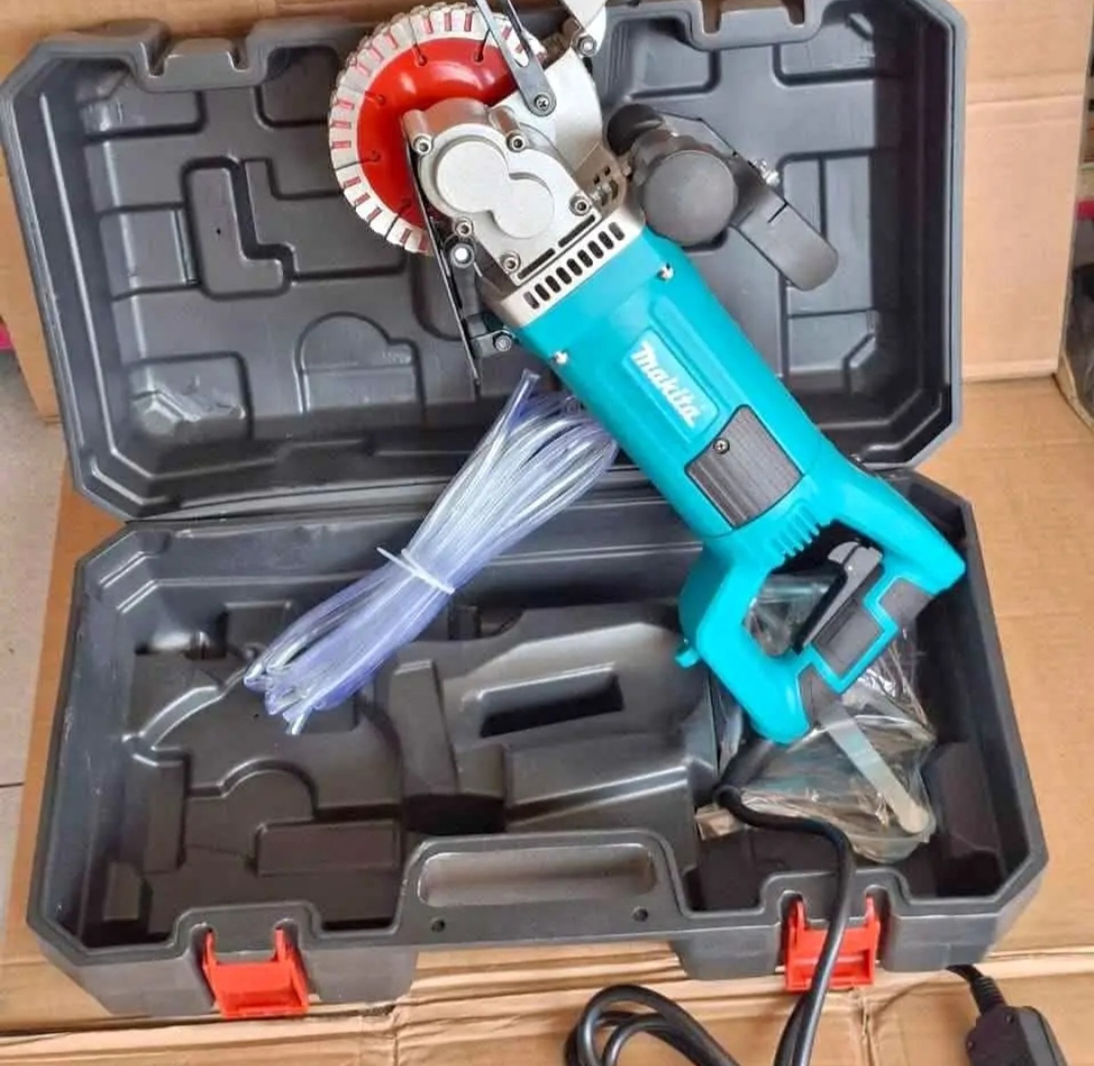 Makita wall chaser  image