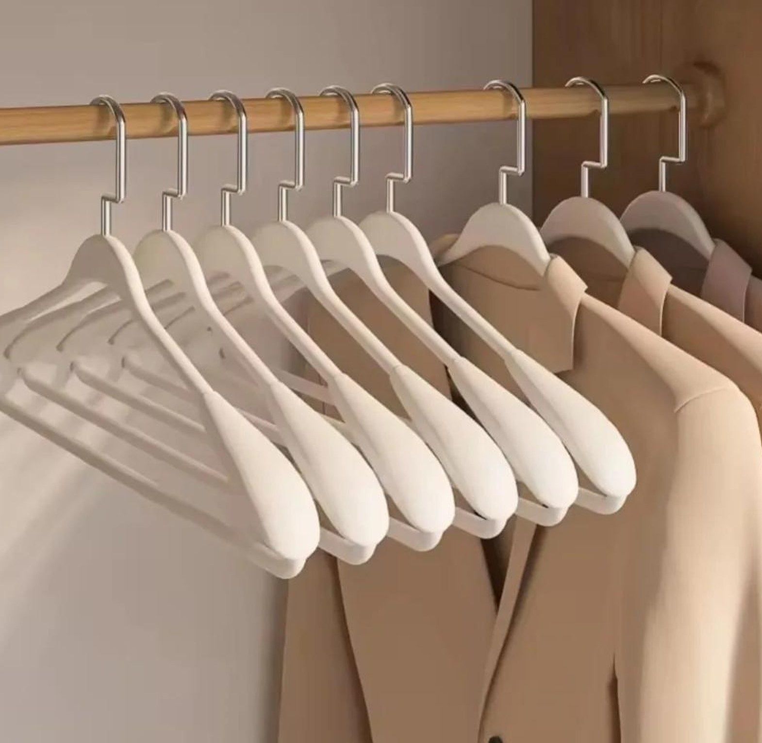 New Arc-Shaped Thickened Clothes Hanger image