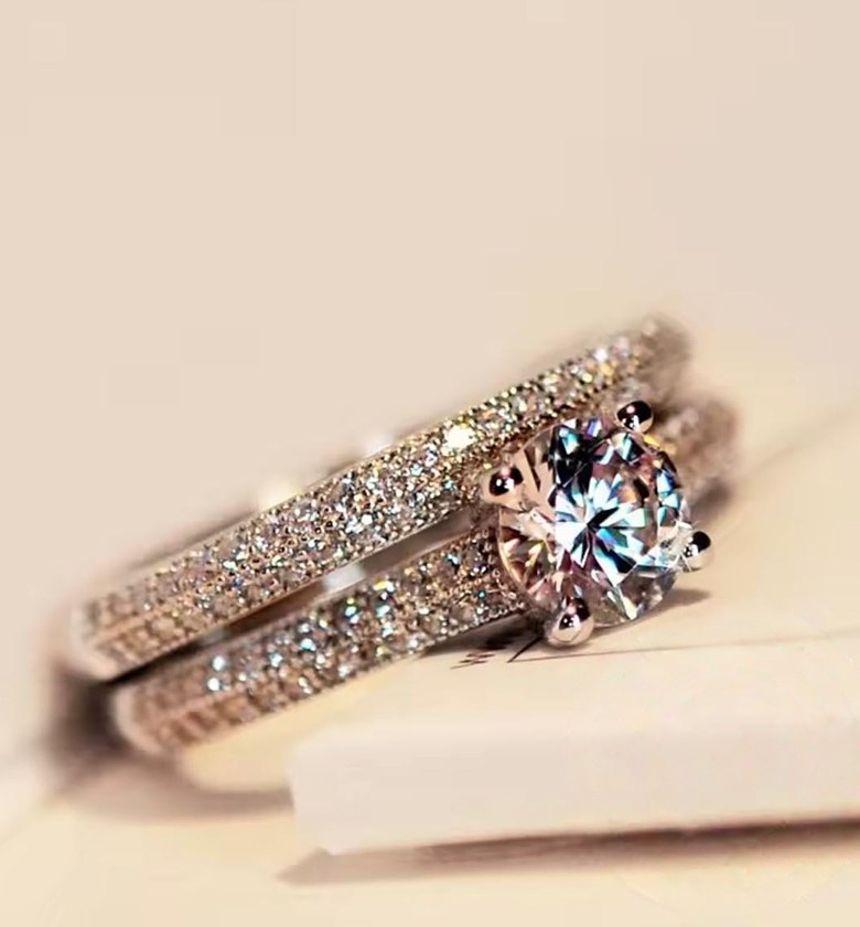 The Blushing Halo Solitaire Set image