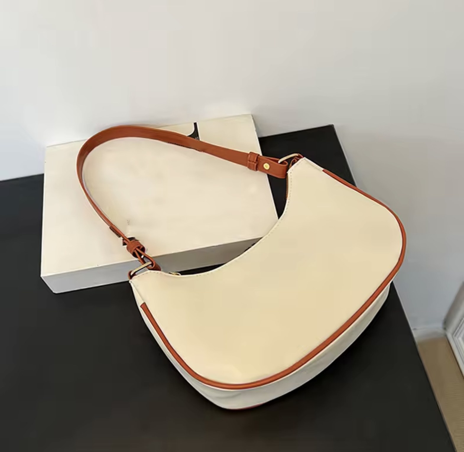 The Girlies shoulder bag image