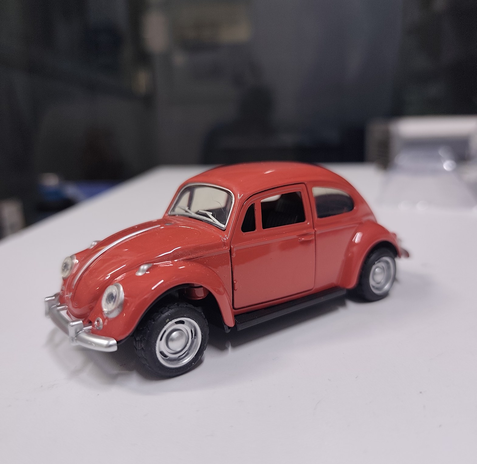 Classic Volkswagen Beetle Die-cast Metal Toy Car with Opening Doors & Pull-back Action - Red Vintage VW Bug Model image