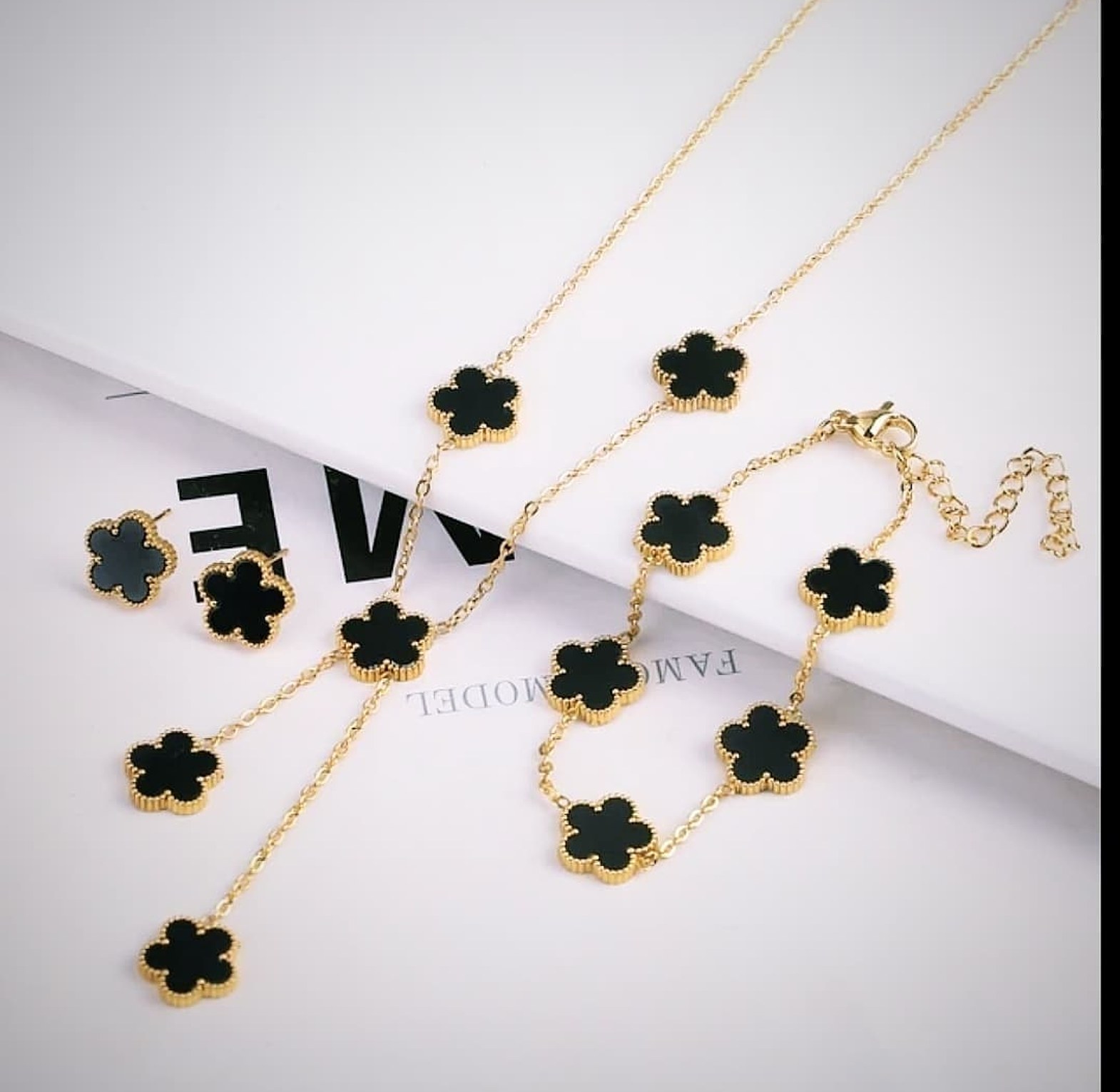Stainless steel clove set image