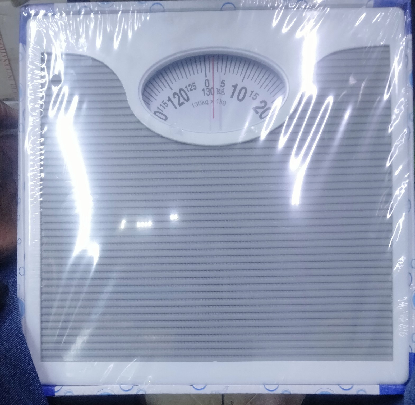 Analogue Bathroom scale  image