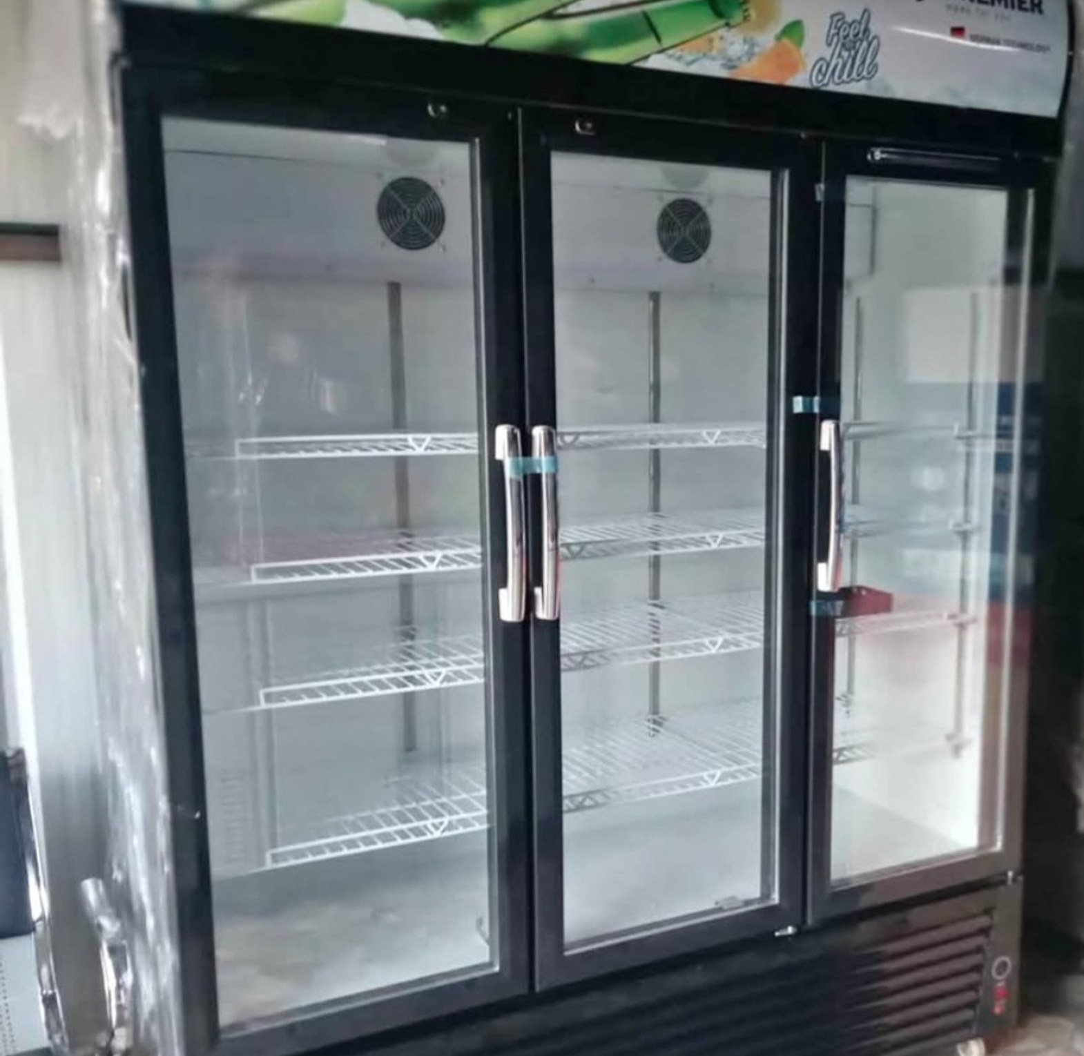Tripple display chiller image