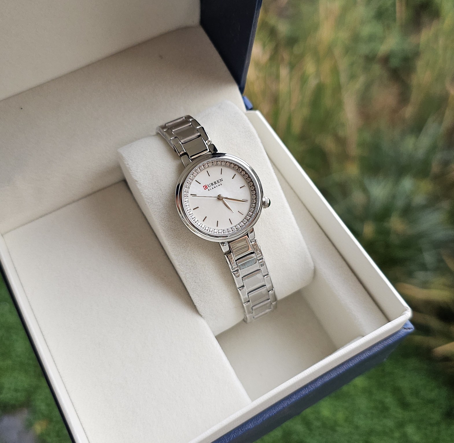 Round curren classic small face watch image