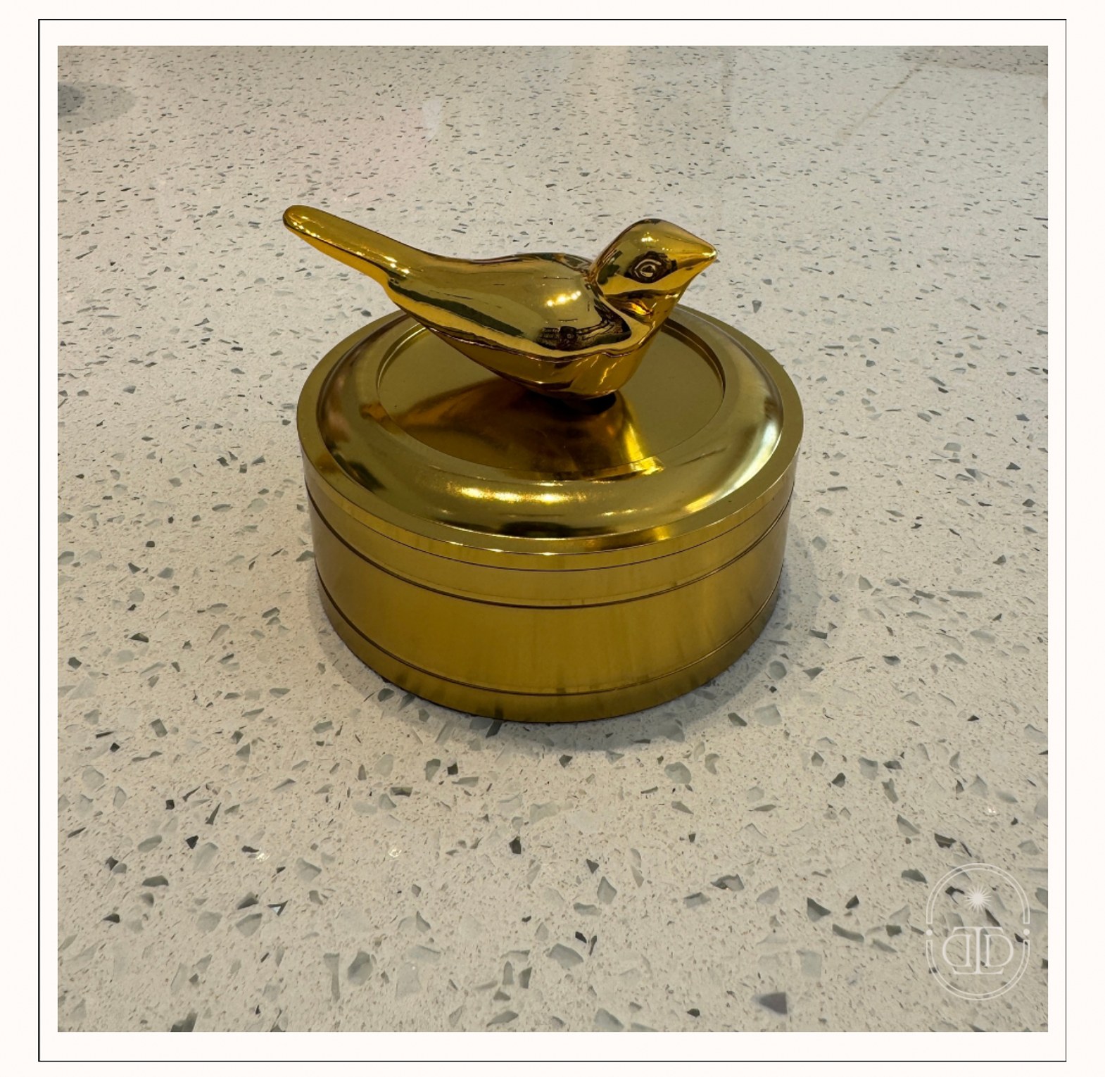 Gold bird jewellery box image