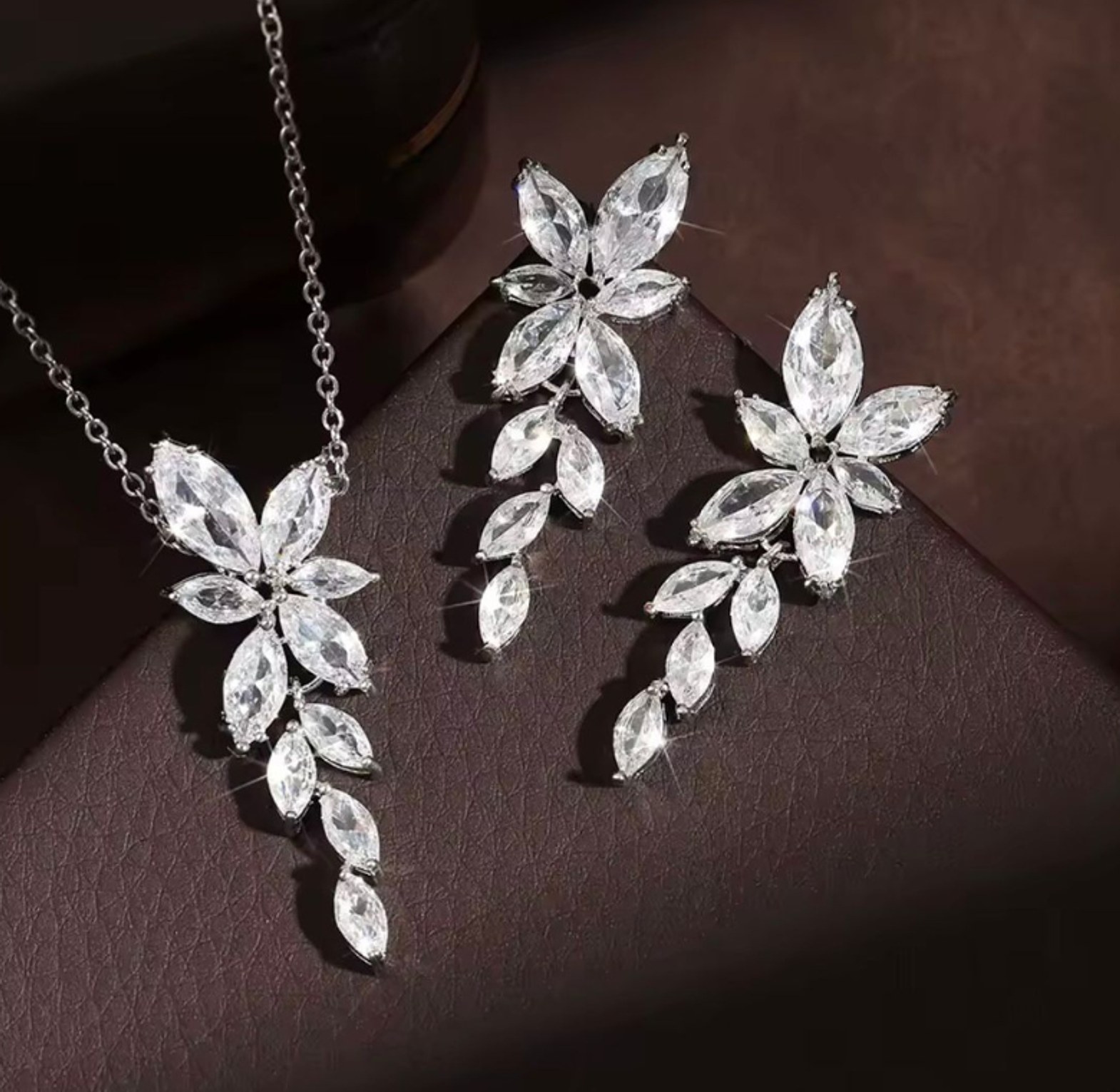 Marquise Eternal Blossom Jewelry Set image