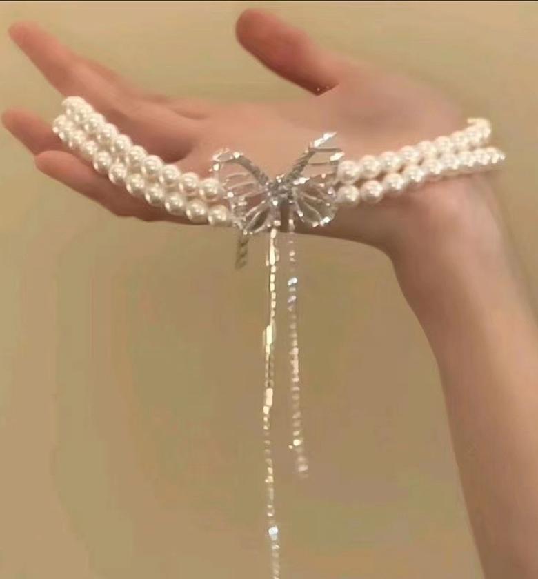 Butterfly choker image
