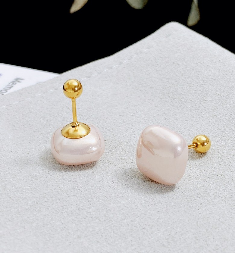 Irregular Pearl Drop Earrings image