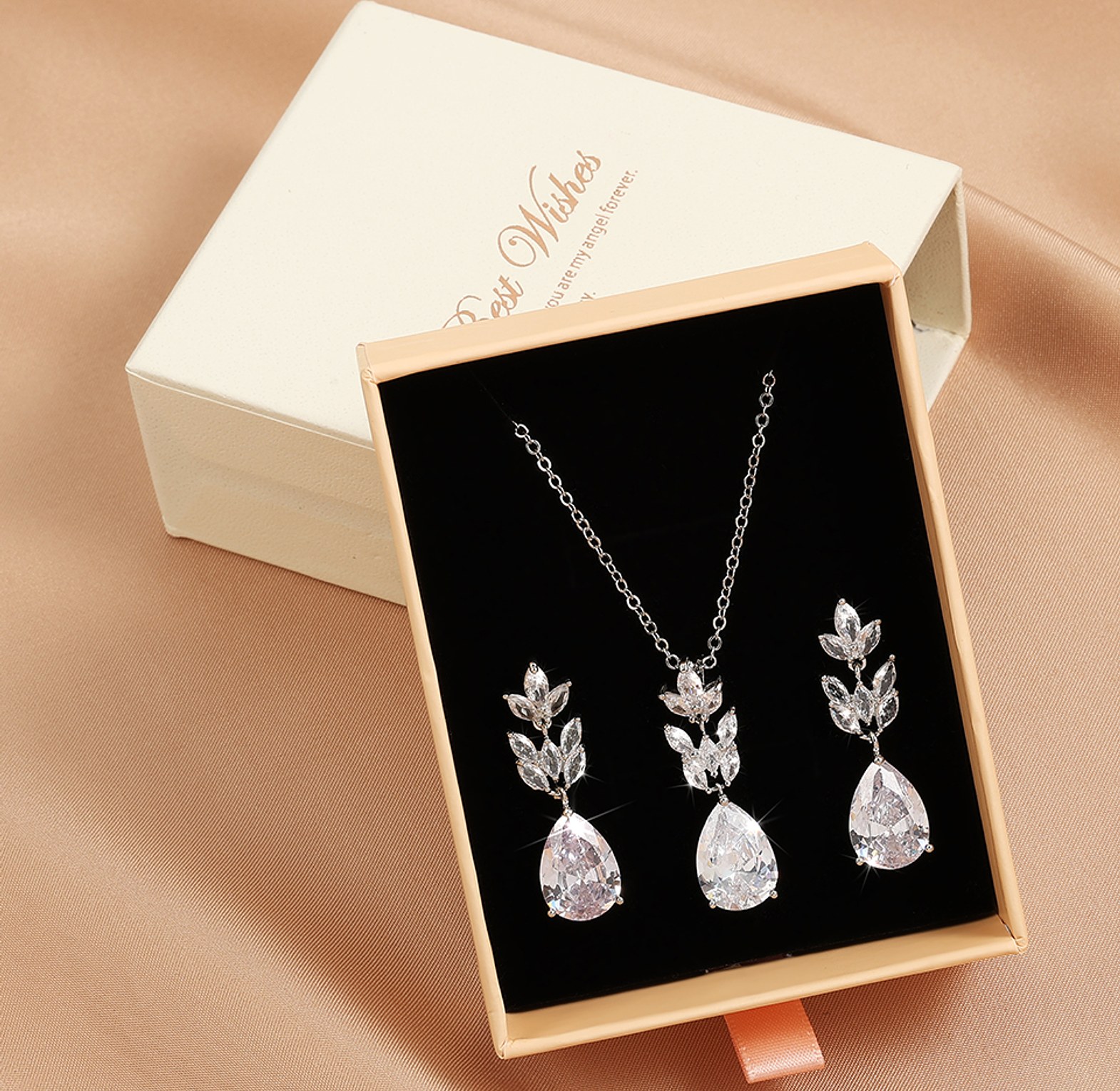 Cubic Zirconia set image