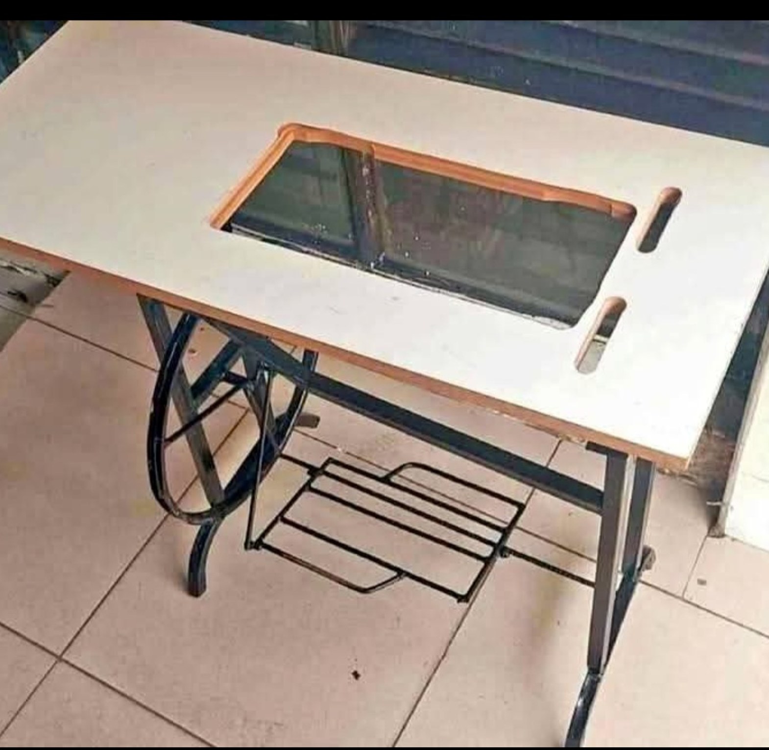 Local table sewing machine image