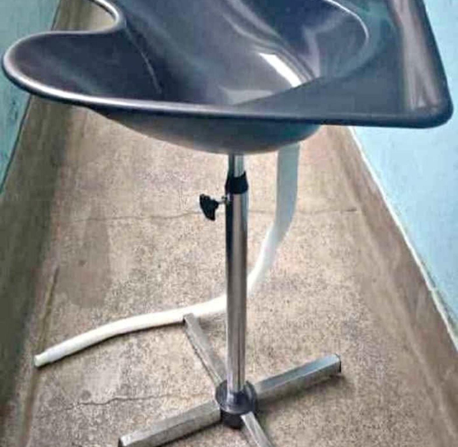 Salon sink image
