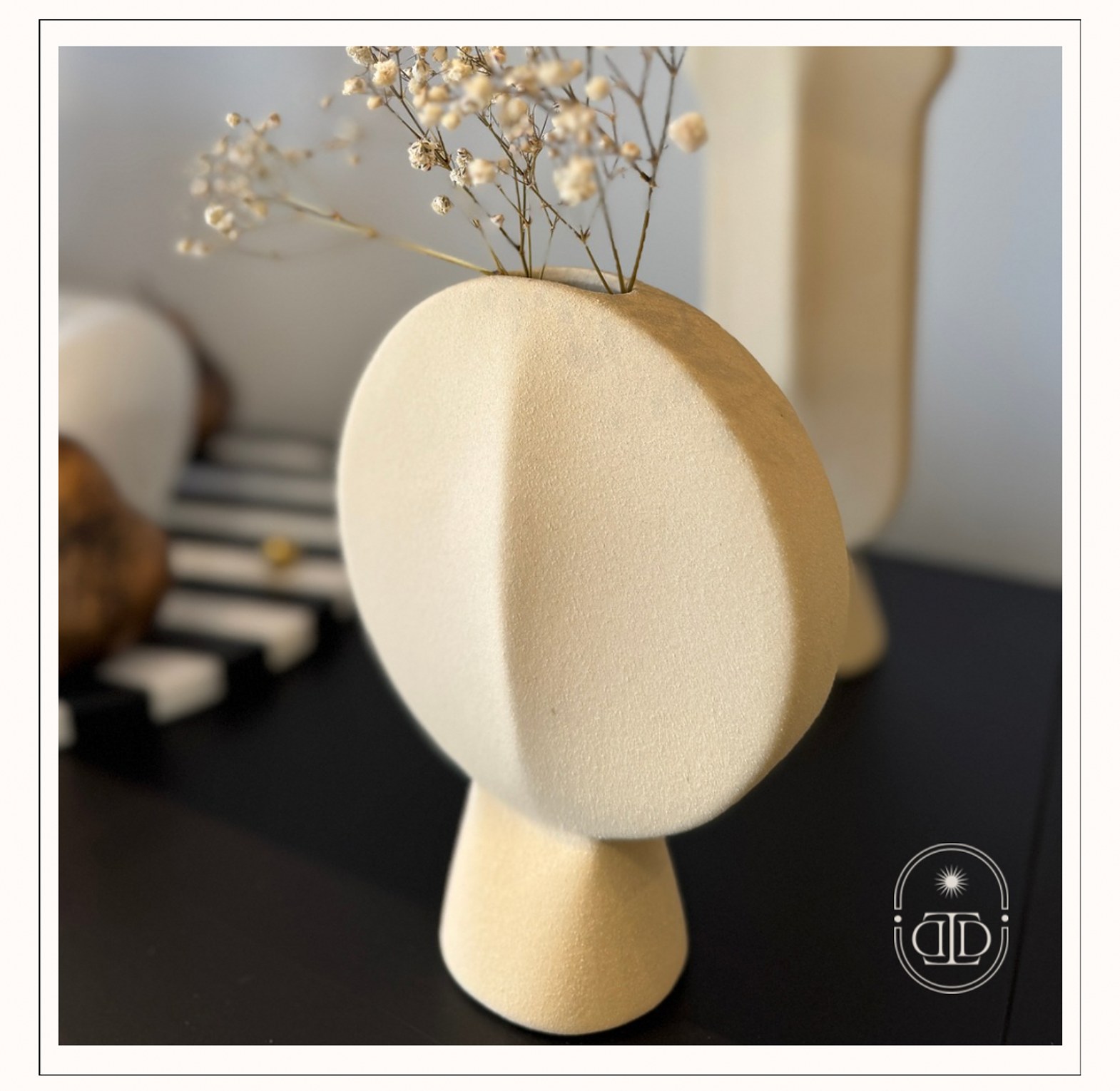 2 piece textured abstract flower vase in sand image