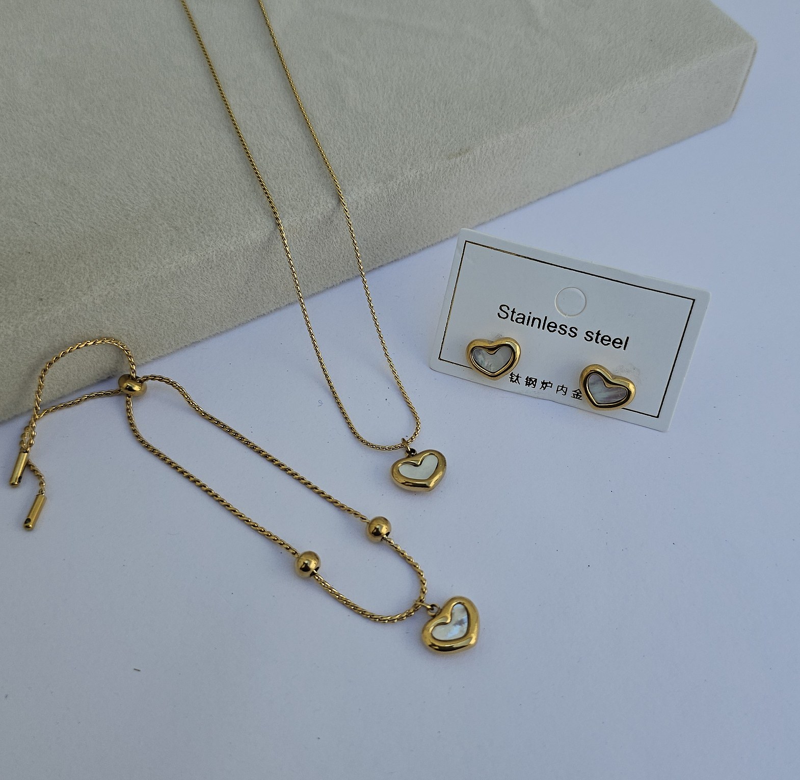 Lovisa set image