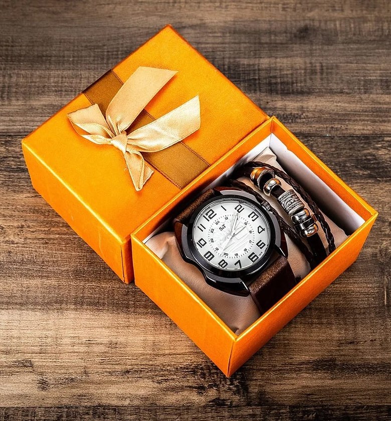 2-Piece Men's Fashion Watch and Bracelet Luxury Gift Set image