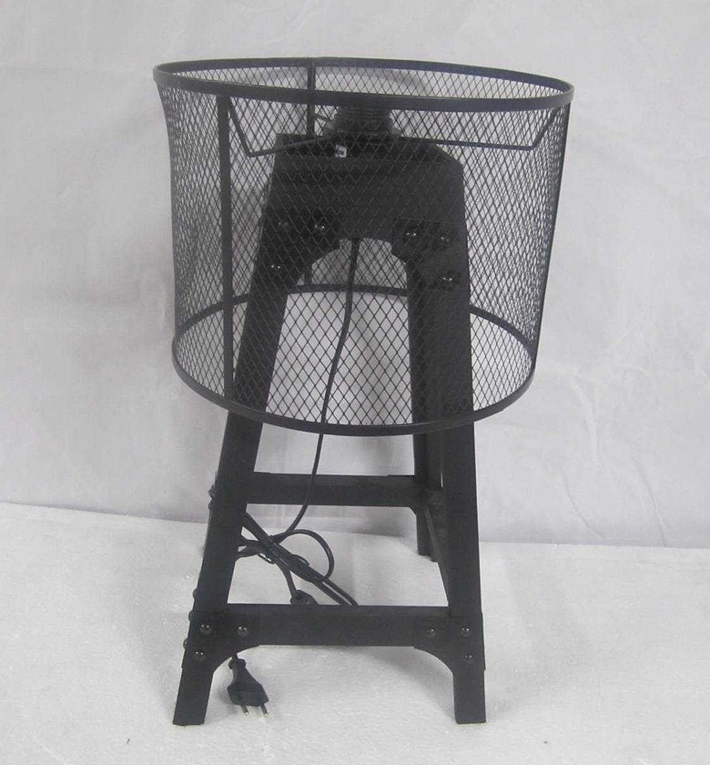 LAMP TABLE METAL CLR BLAC image