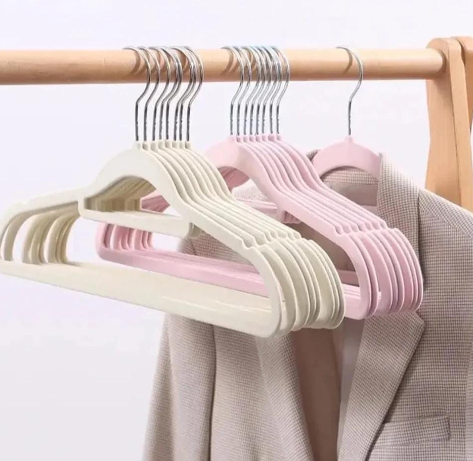 10 pcs Luxury velvet  hangers image