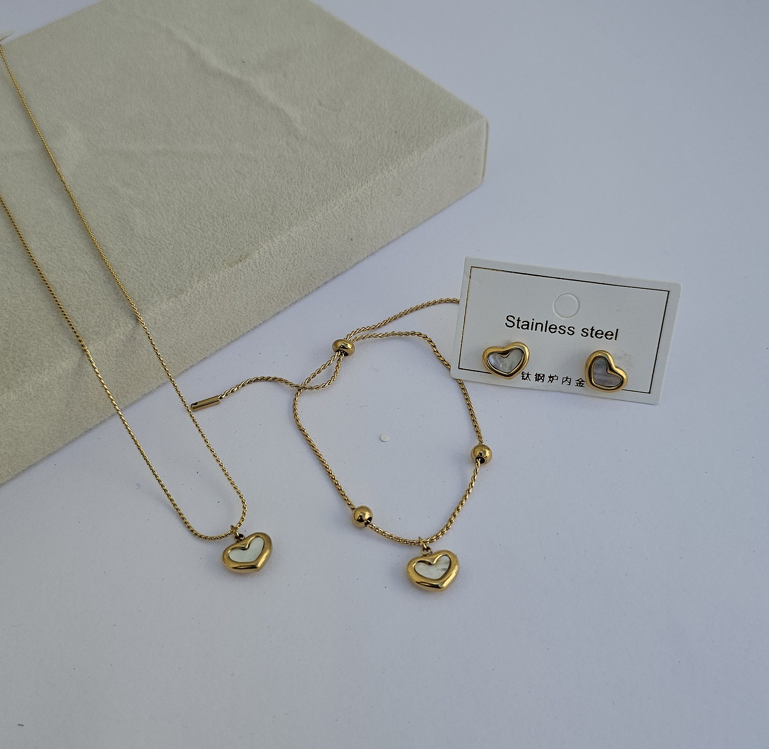 Lovisa set image