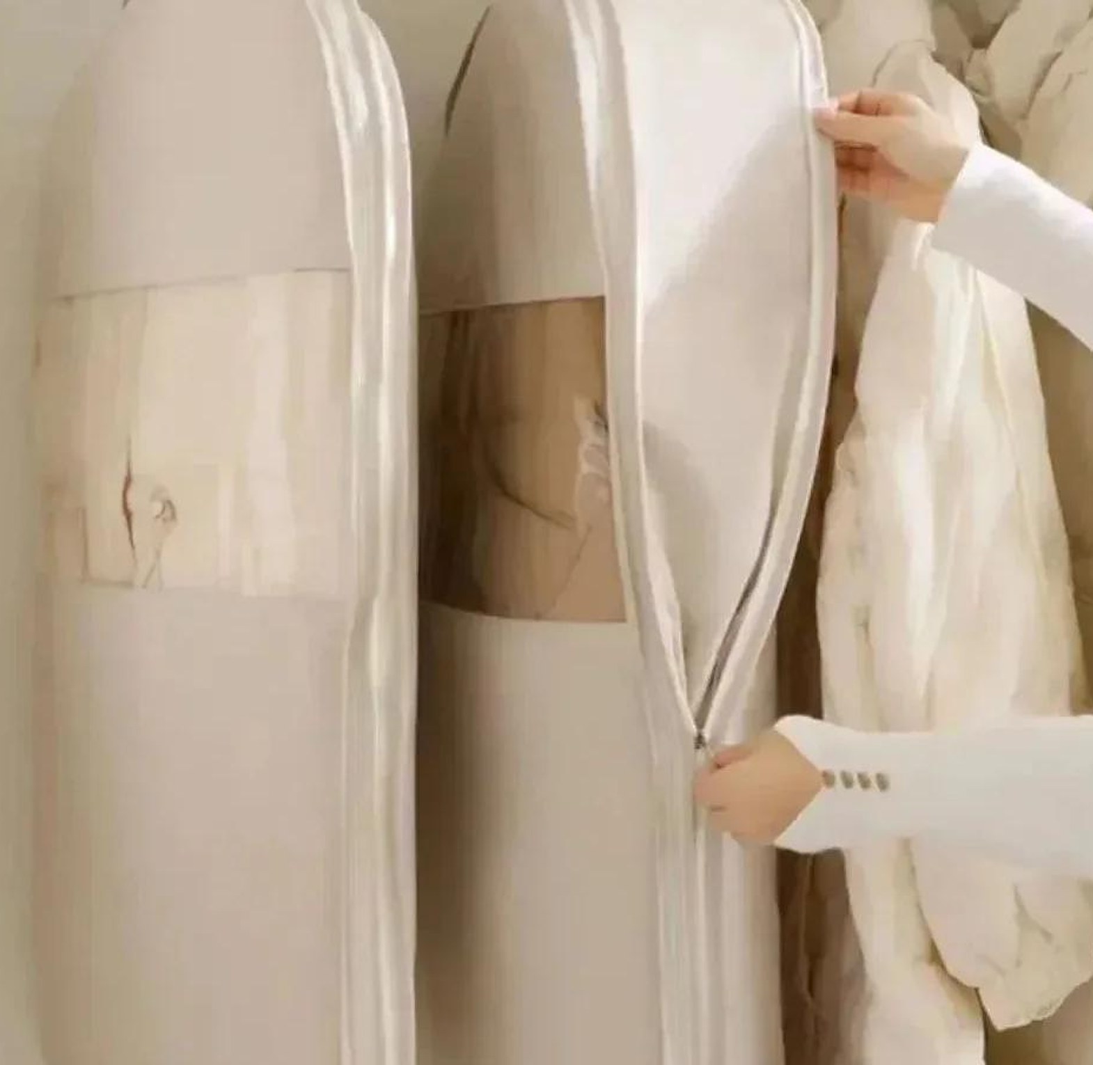 Compressible heavy-duty dustproof garment storage bags image