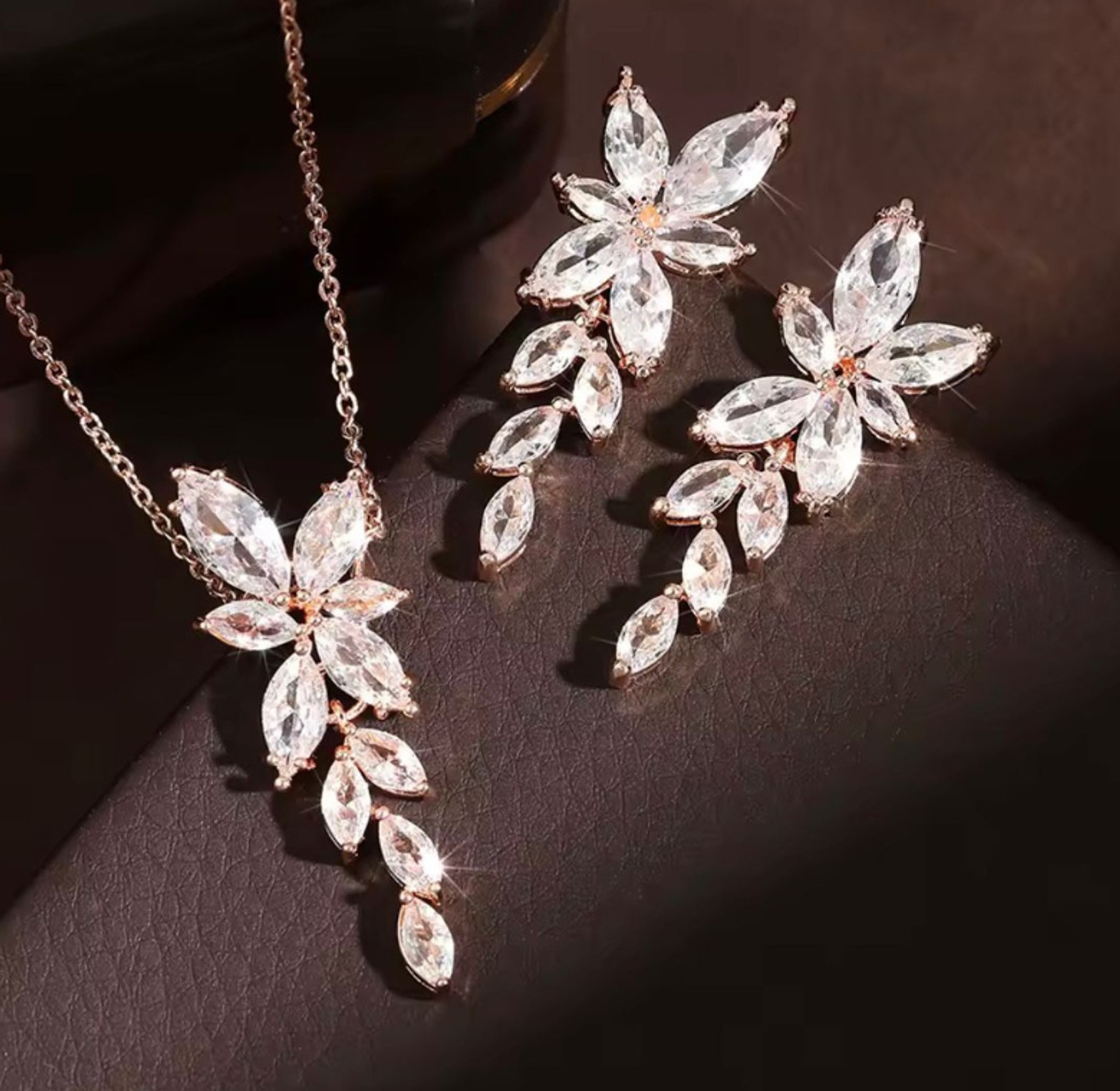 Marquise Eternal Blossom Jewelry Set image