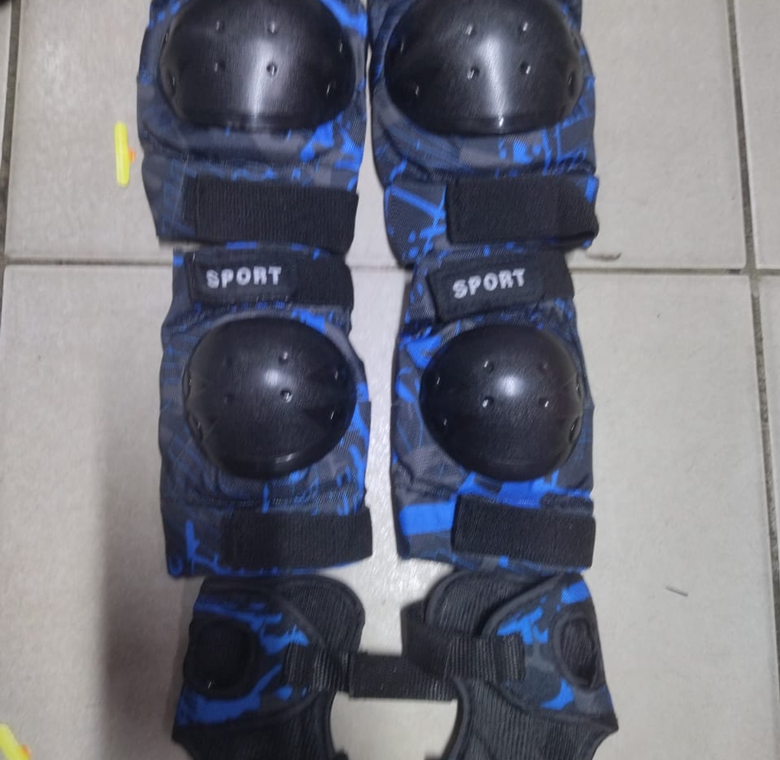 2PCS SOCCER FOOTBALL , SKATES , CYCLING KNEE GUARDS SHIN PADS PROTECTOR image