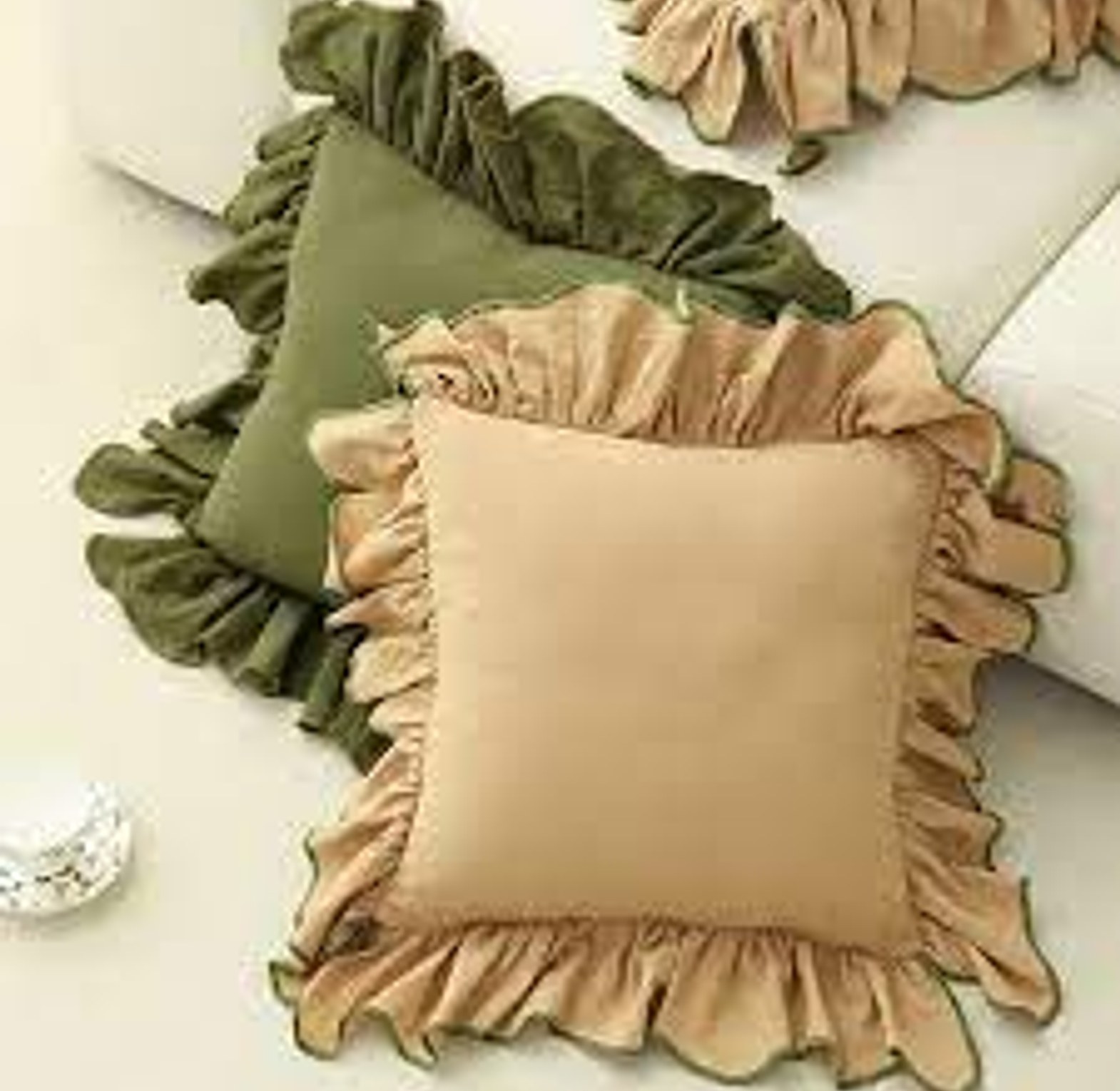 Ruffle Pillows 45*45 image