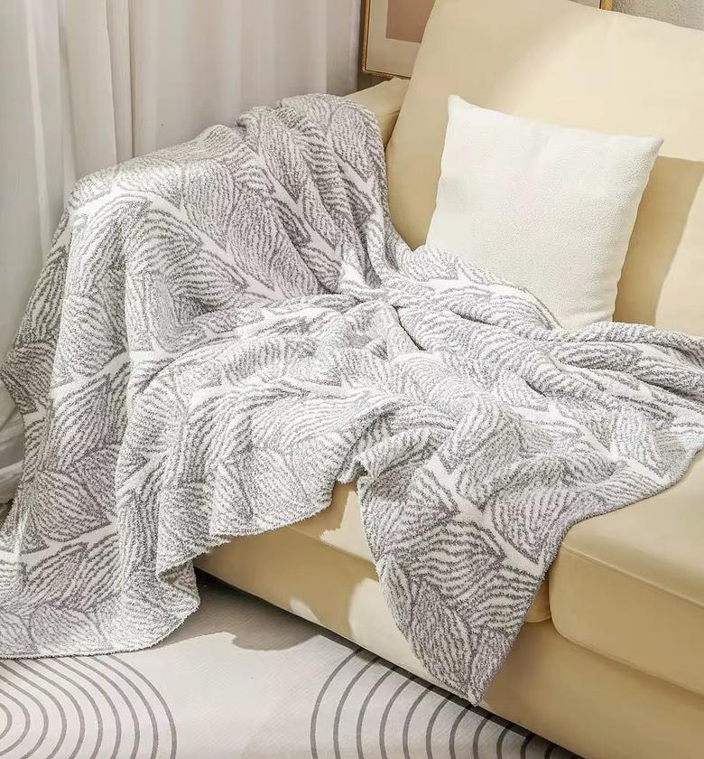 Leaf Pattern Microfiber Throw Blanket image