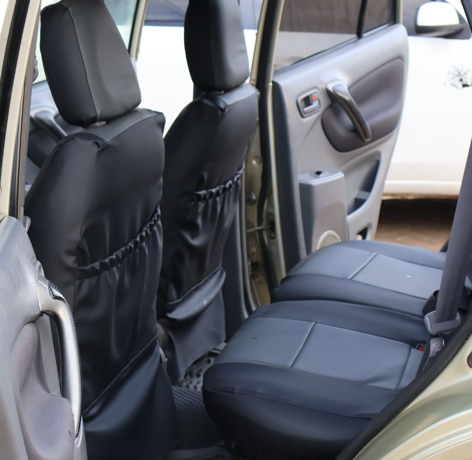 Toyota Rav4 KBJ, YOM 2002 Model,  Automatic image