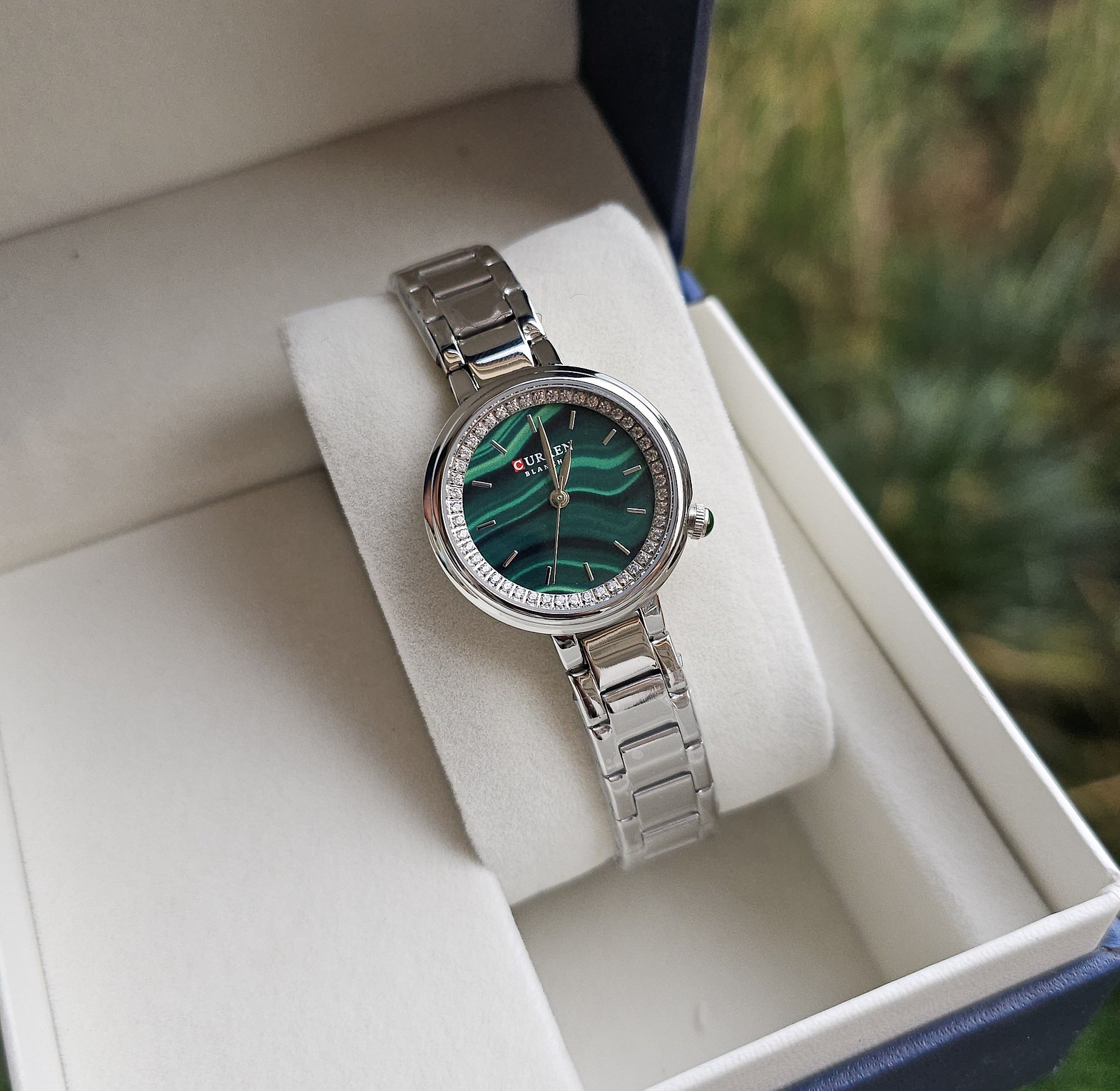 Round curren classic small face watch image