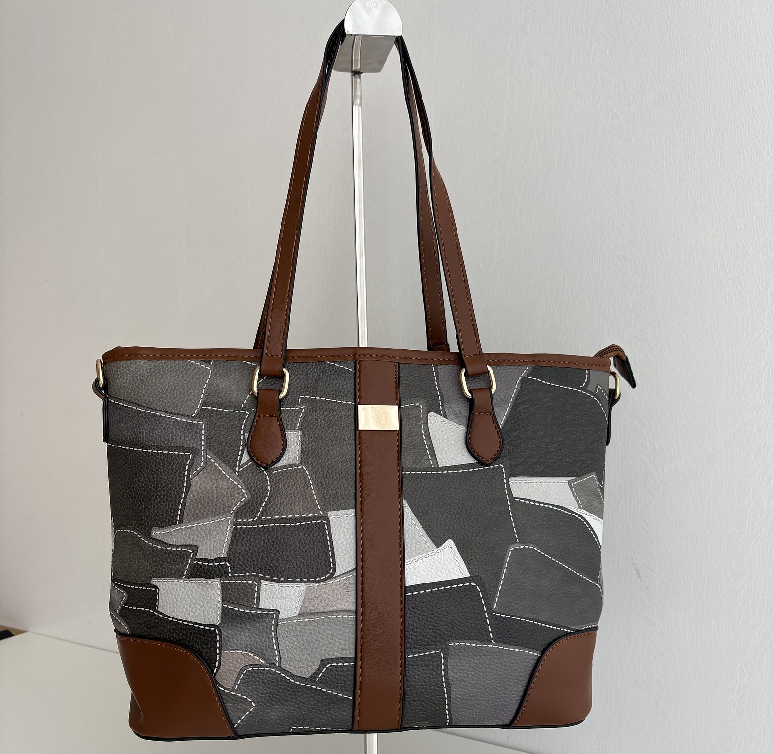 Yelina Tote Bag - Black image