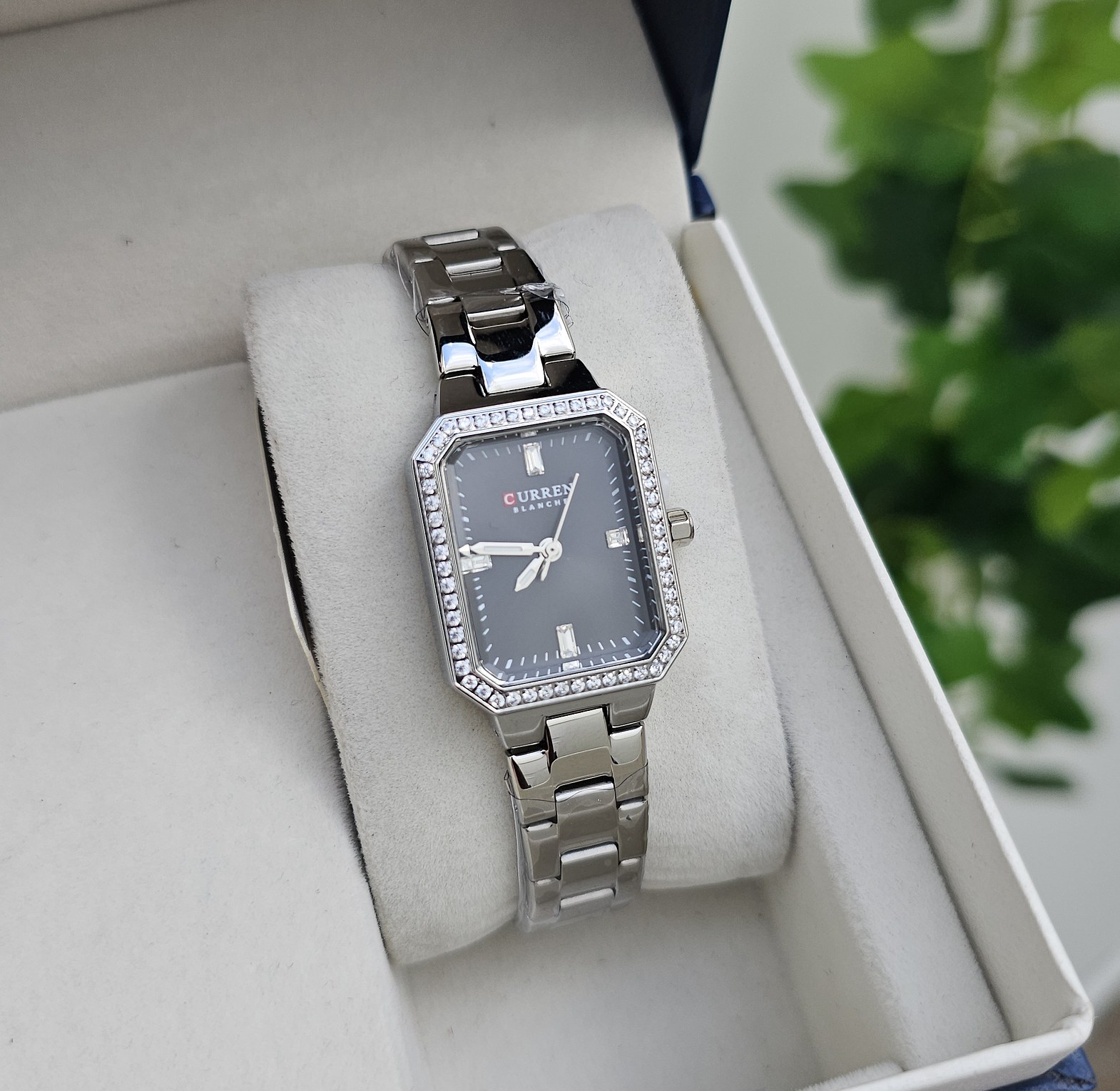 Square classic watch  image