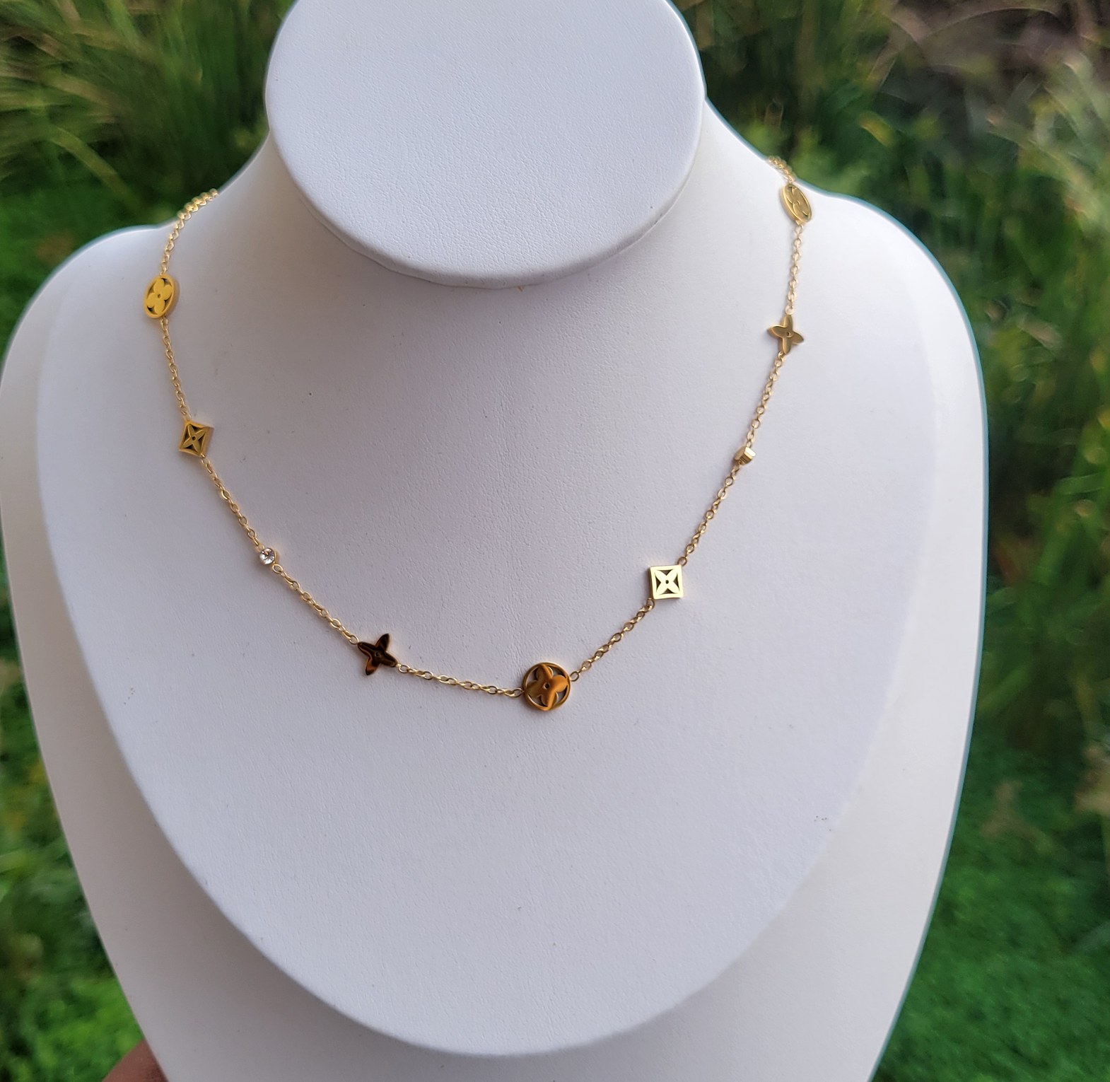 Lv necklace  image