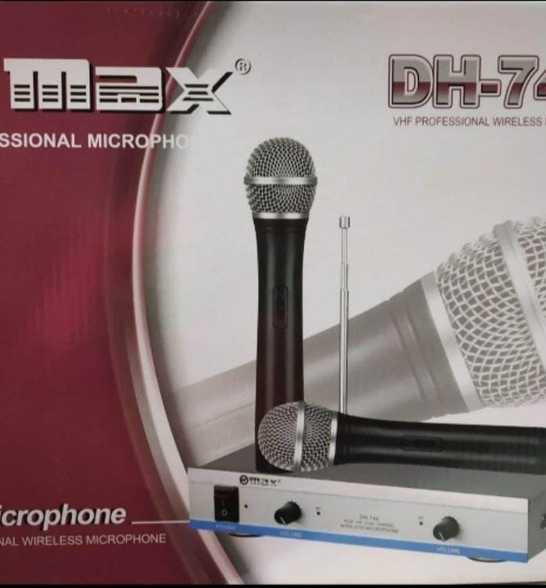 Microphone. Max DH-744 VHF Professional Wireless Microphone system.  image