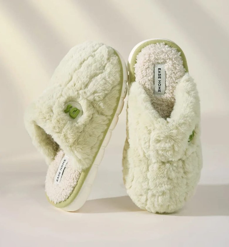 Women’s Winter Plush Slippers image