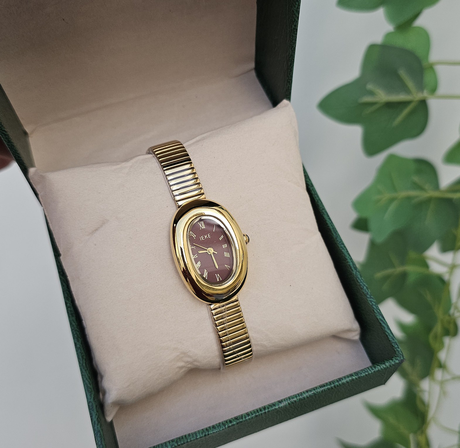 Oval vintage watch image
