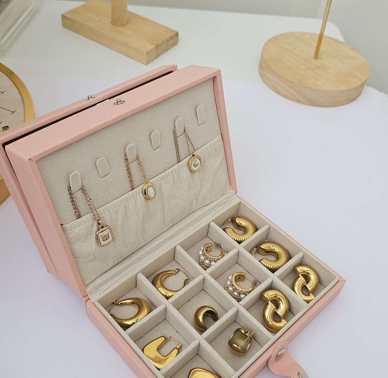 Medium jewelry organizer  image