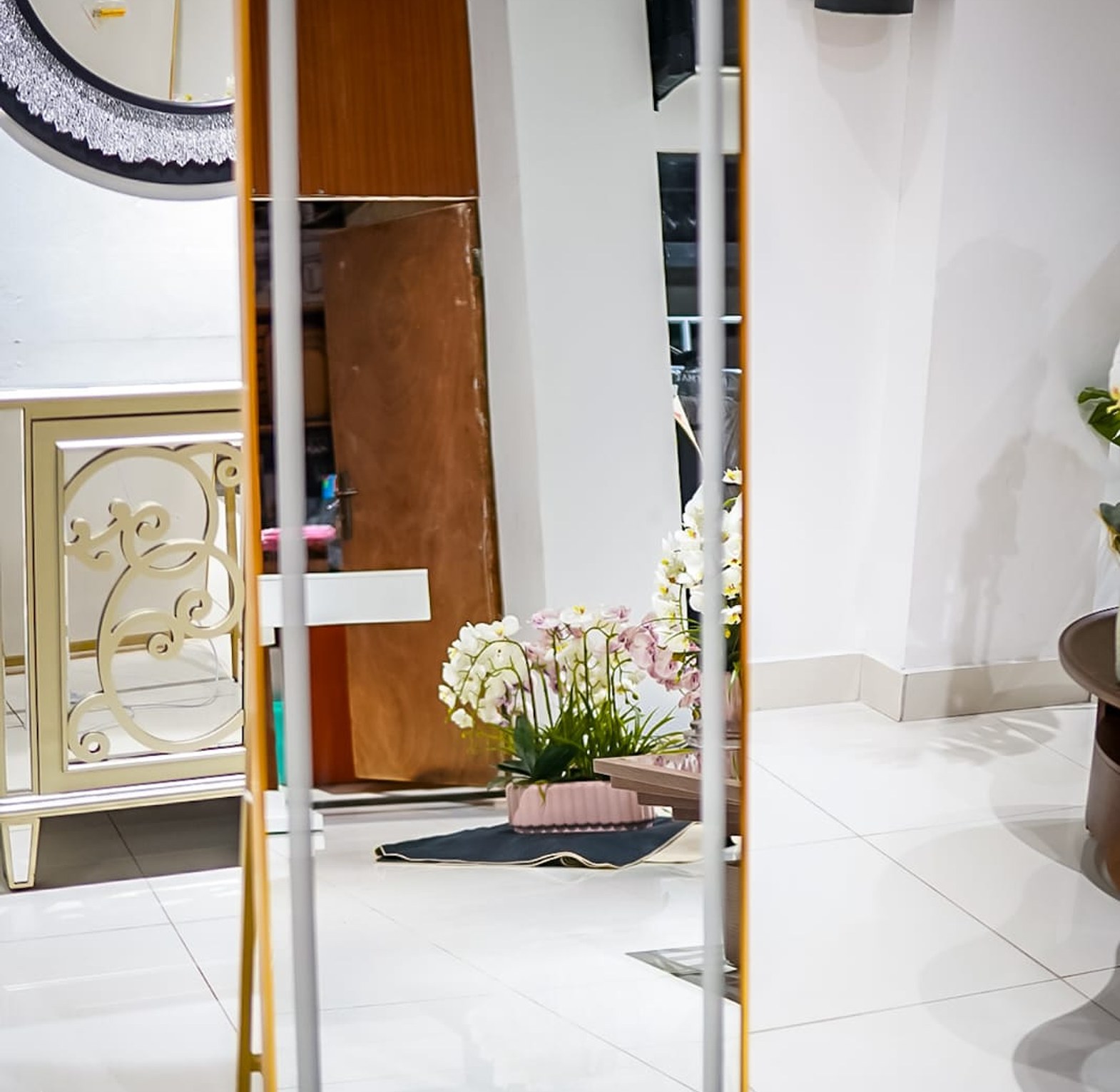 Mirror with Led image