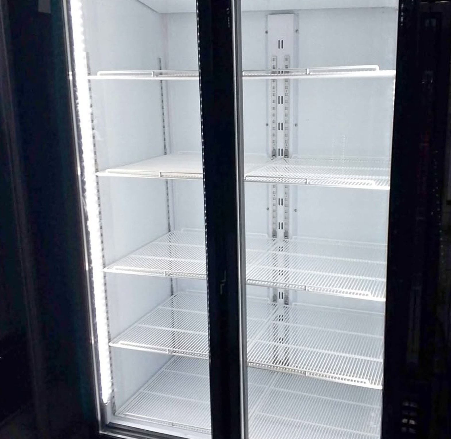 Display chiller double door 580 litres image
