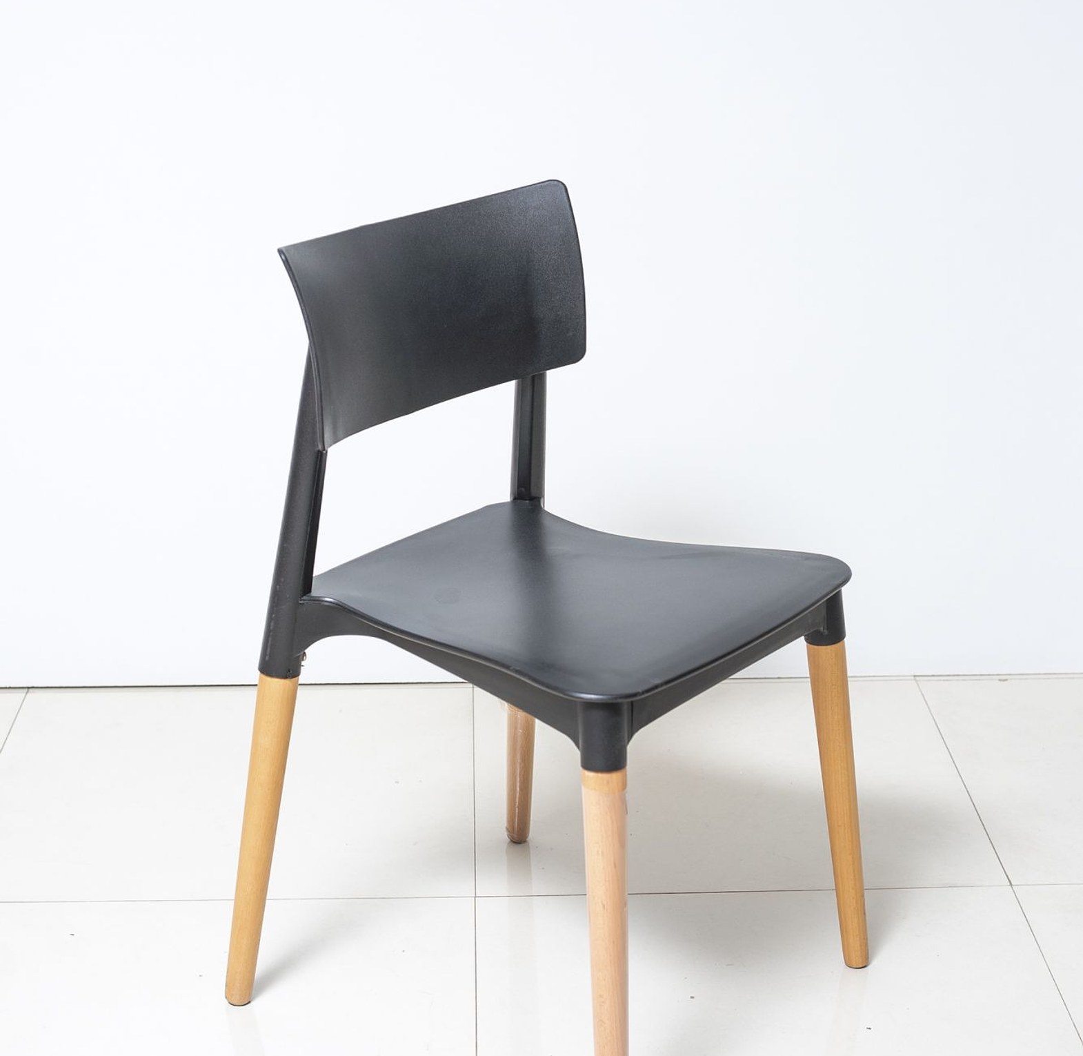 CHAIR WITH WOOD LEGS CLR  image