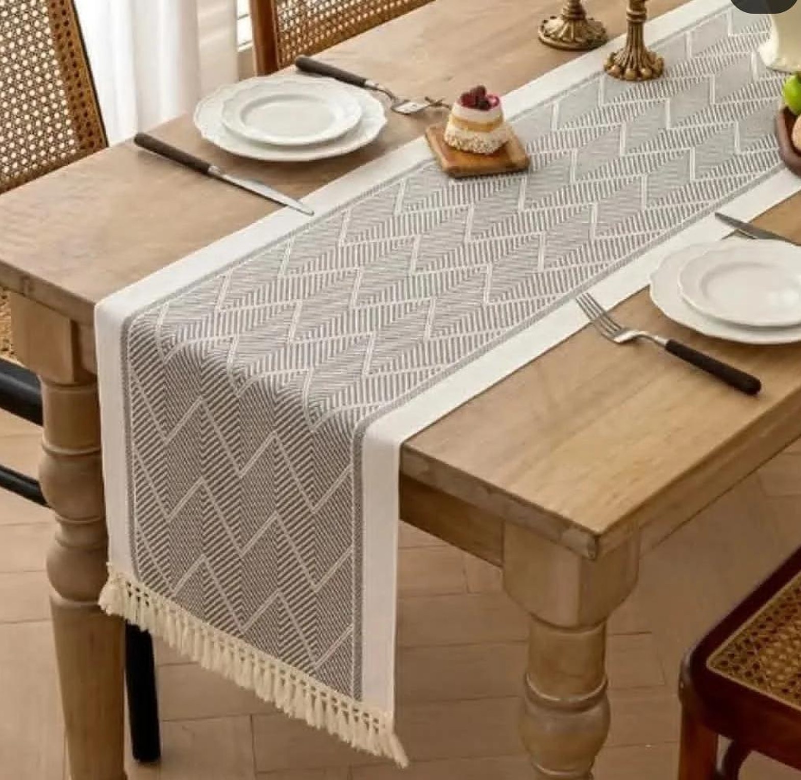 Table runner image