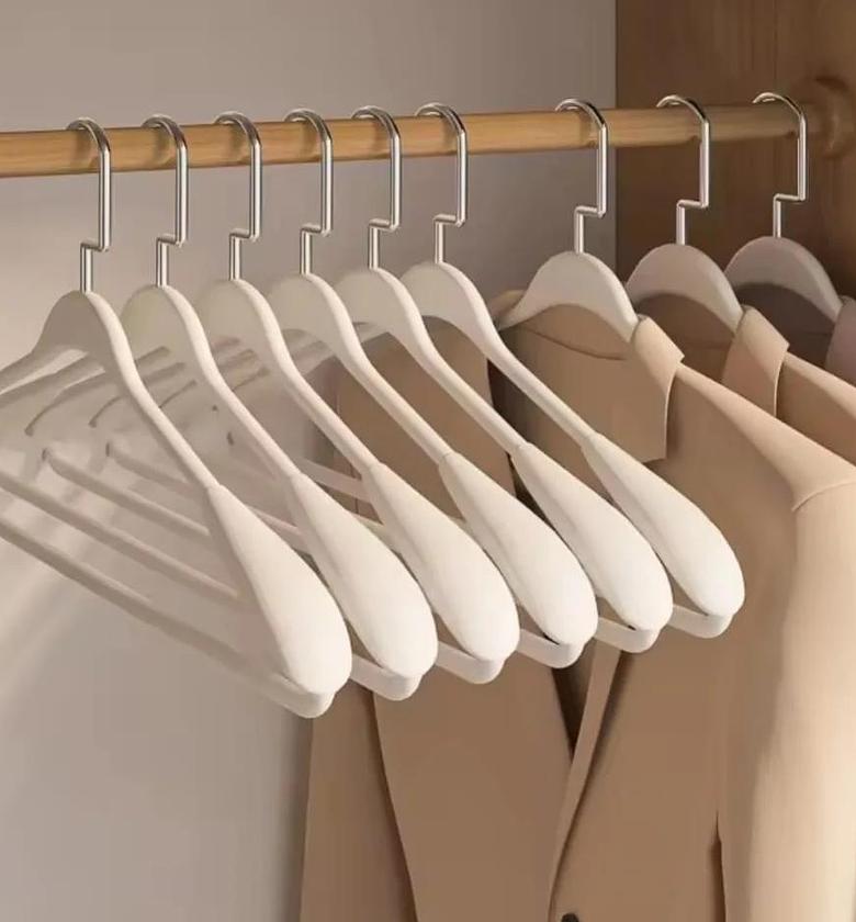 New Arc-Shaped Thickened Clothes Hanger image