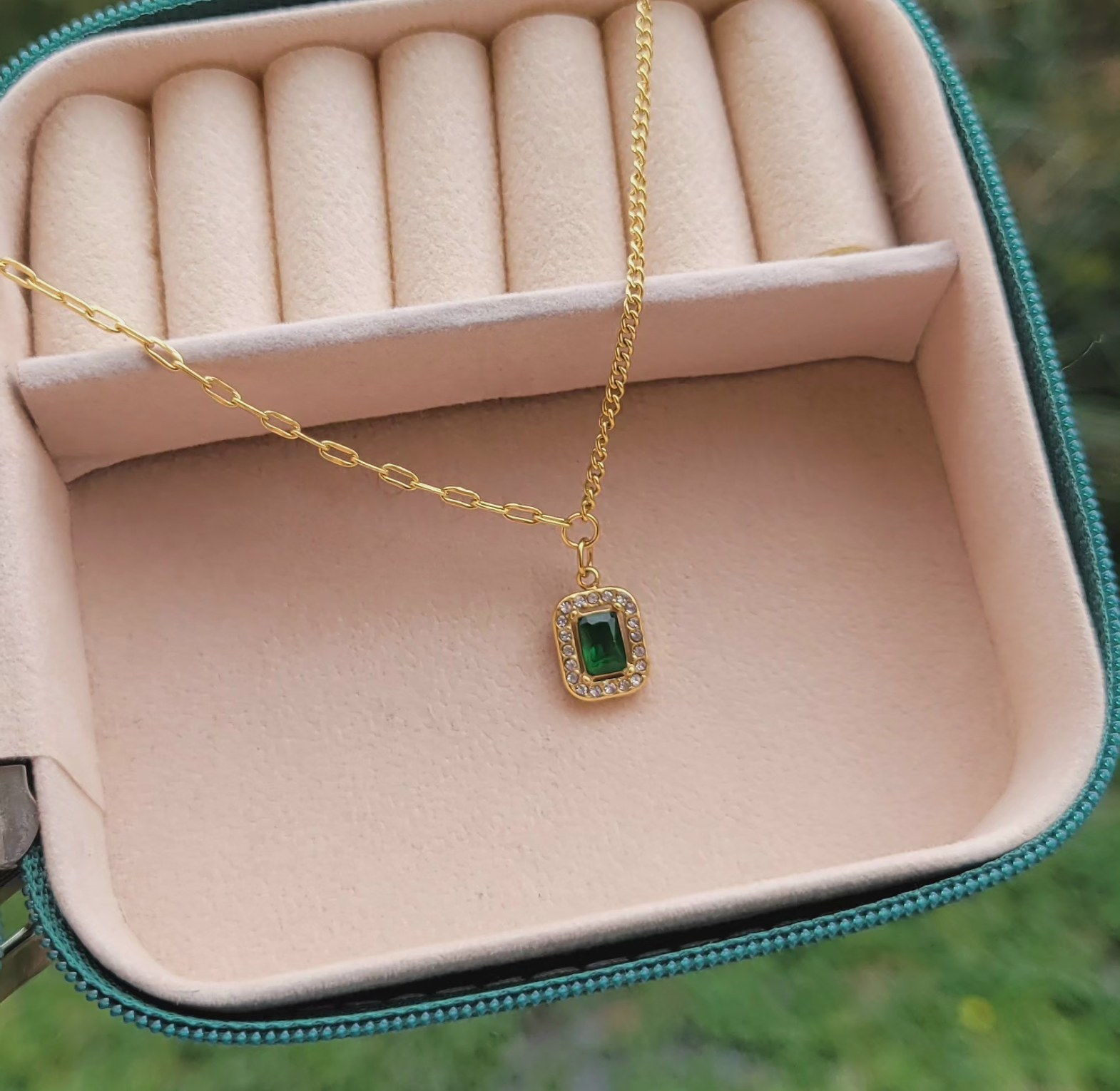 Emerald green necklace  image
