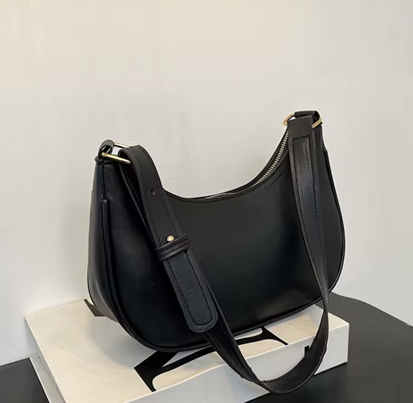 The Girlies shoulder bag image
