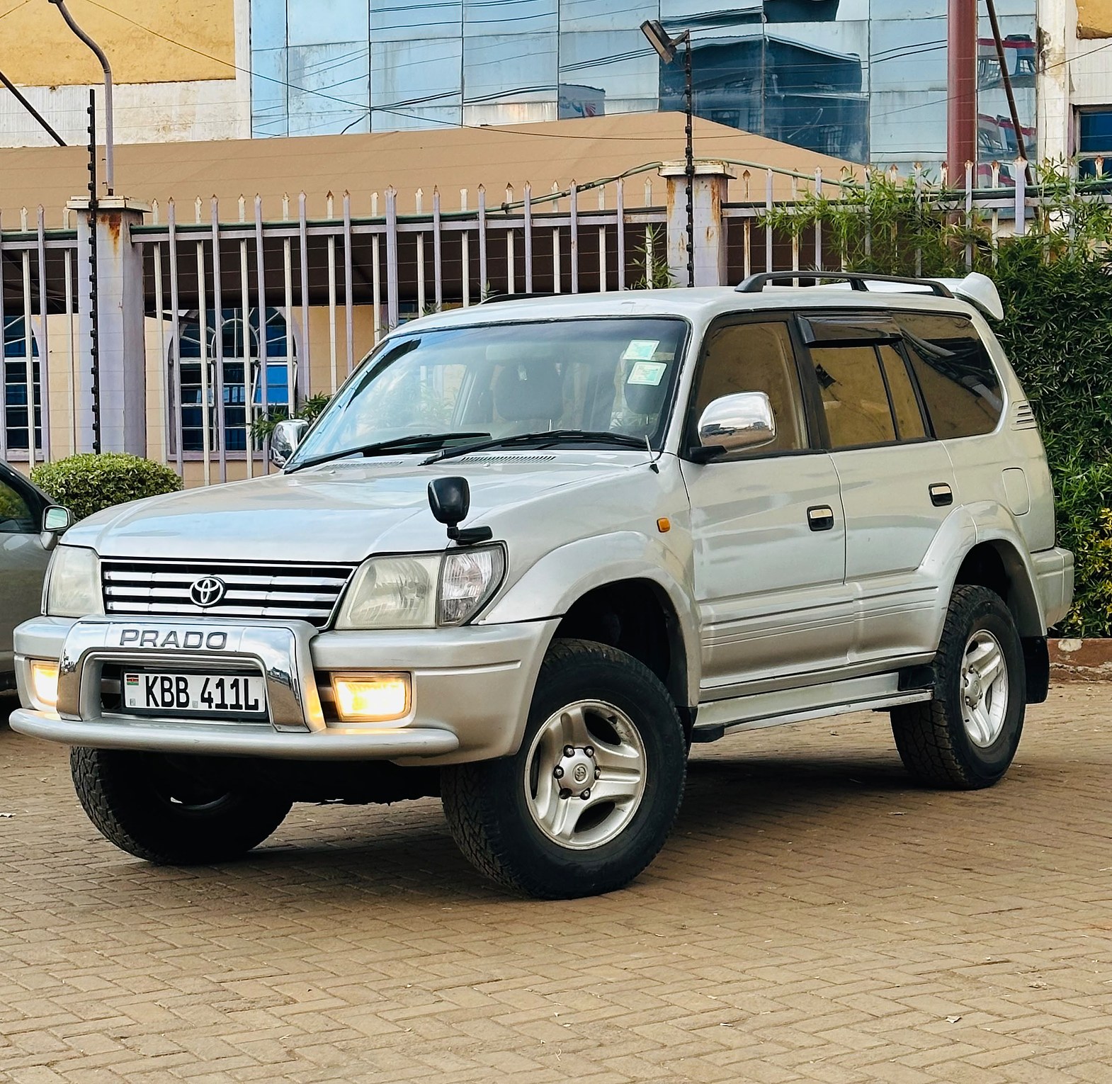 Toyota Landcruiser Prado KBB, YOM 2001 Model, Automatic, Rating 3000cc Diesel image