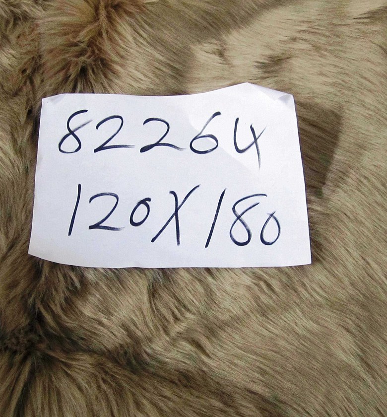 CARPET TAPIS FOURRURE. QU image