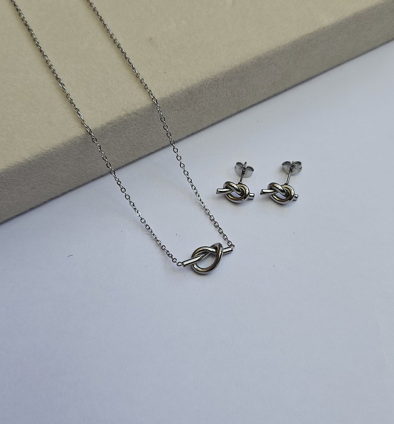 Tie knot set image