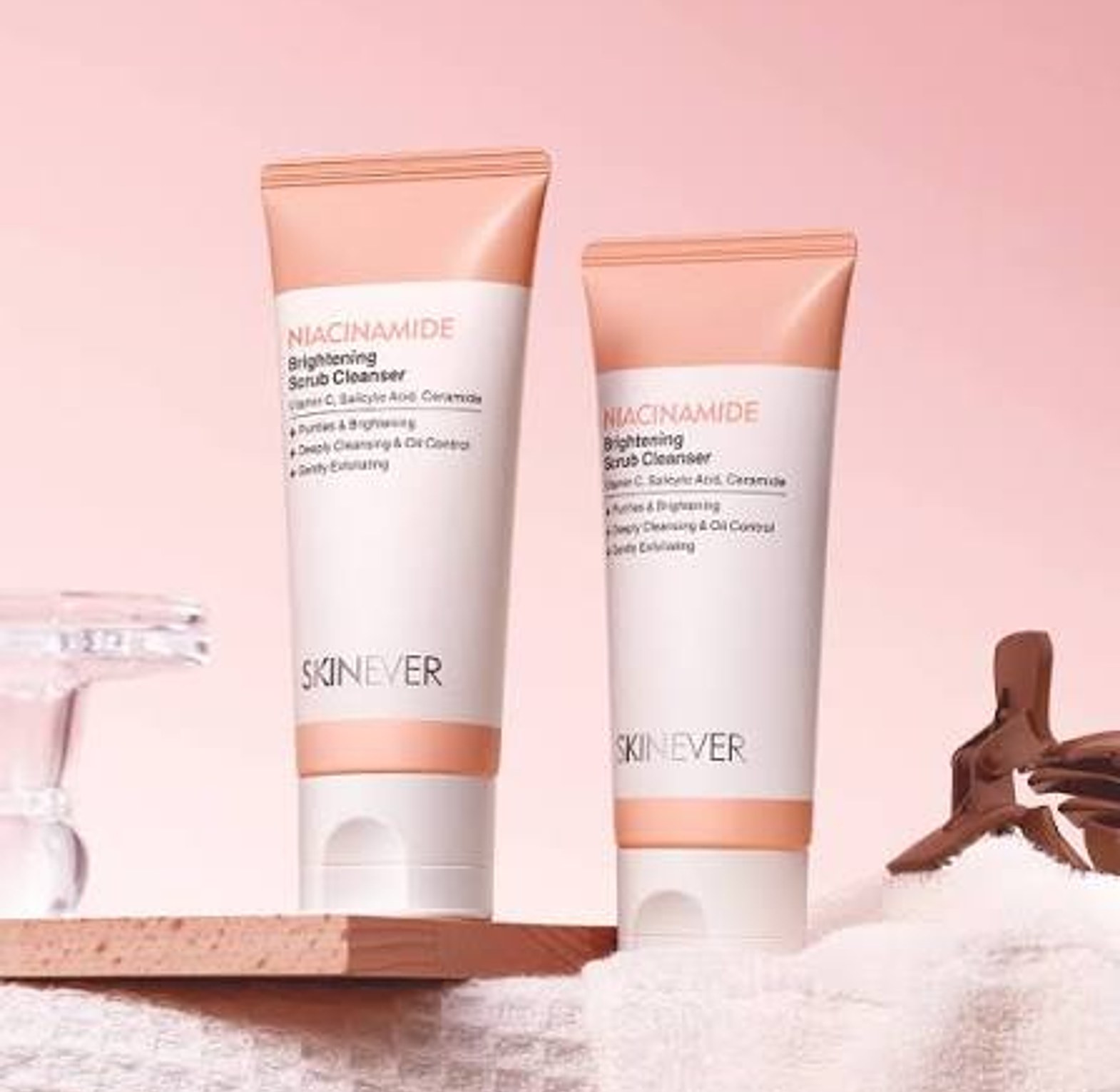 Skinever niacinamide skin brightening scrub cleanser image