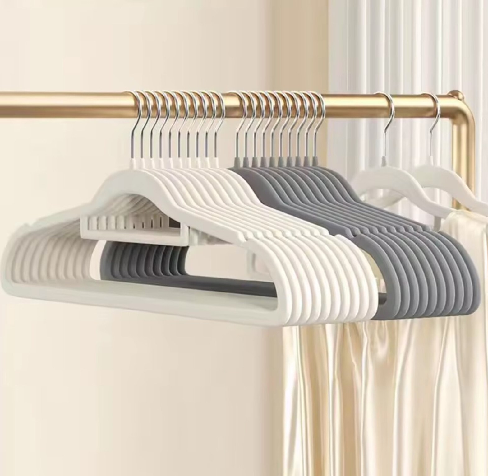 10pc Non Slip Velvet Clothes Hangers image