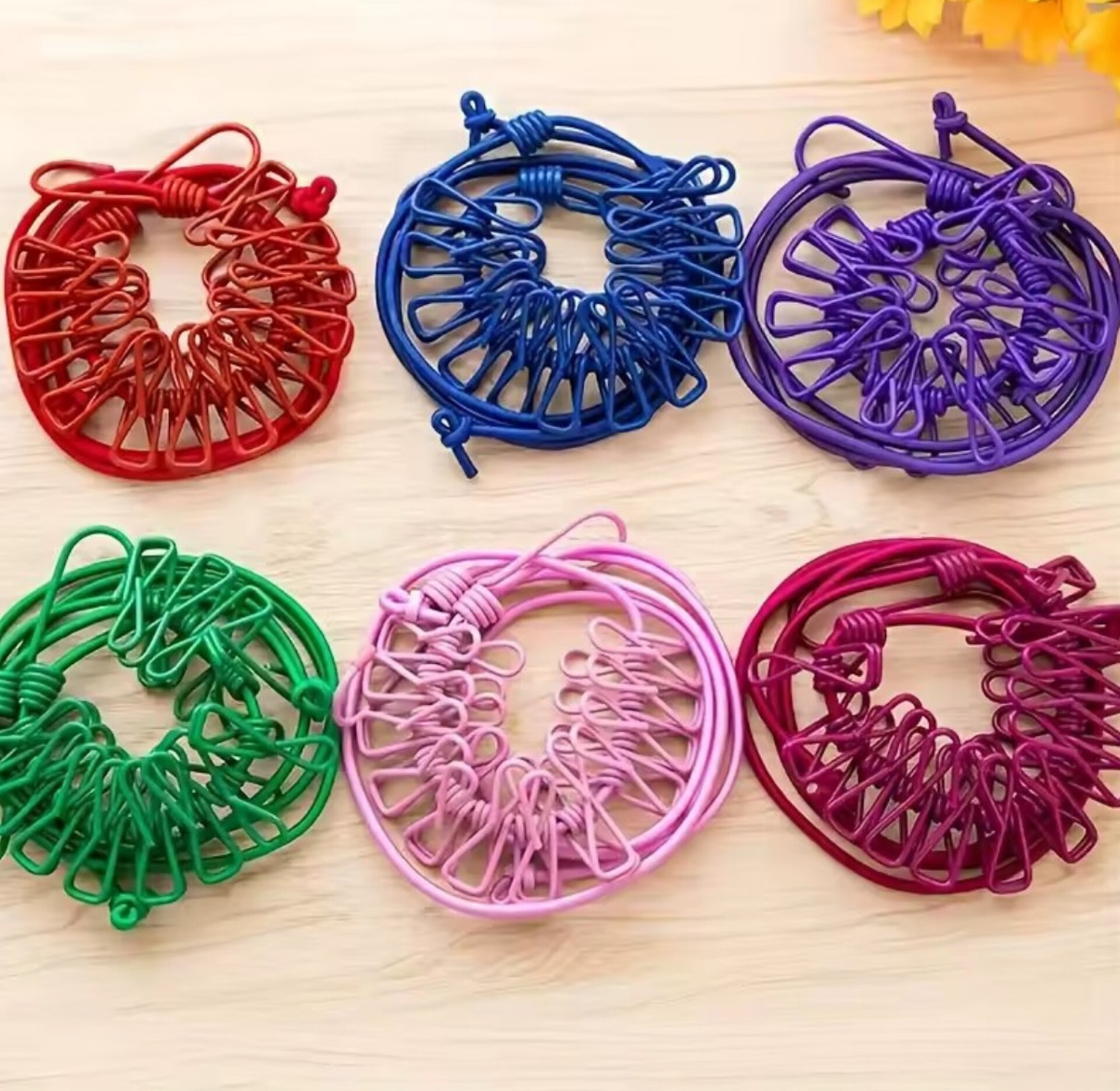 Stretchy Cloth Line With 12 Pegs image